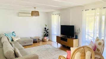 Smart-TV, leker og bøker