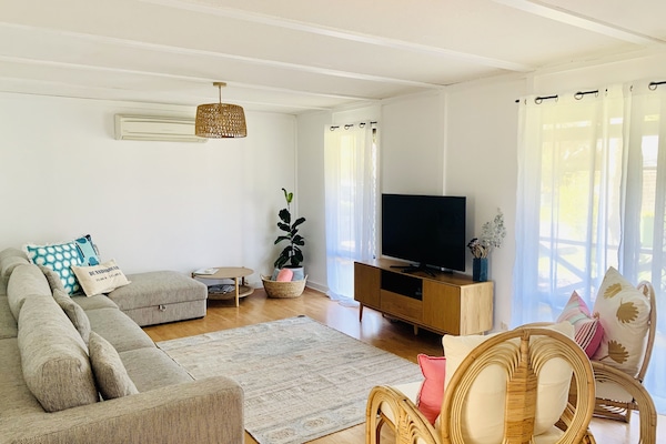 Smart-TV, Kinderspielzeug, Bücher