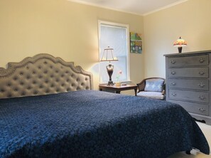 5 Schlafzimmer, Schreibtisch, Bügeleisen/Bügelbrett, Reisekinderbett