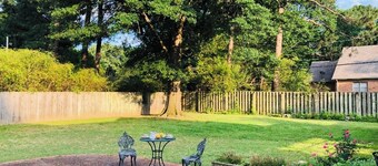 East Memphis Very Quiet Large 5 BR,3 Bath,10 beds with King sleeps 14
