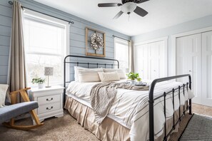 3 bedrooms, desk, iron/ironing board, travel cot