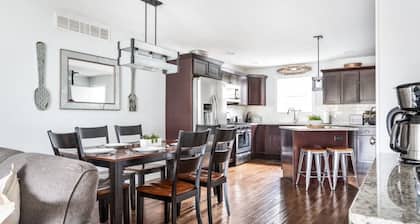 Hygge |3BD Townhome|Downtown|Wineries|Beaches