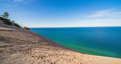 Hygge |3BD Townhome|Downtown|Wineries|Beaches