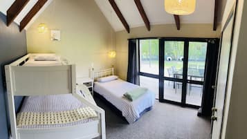 3 bedrooms, iron/ironing board, free WiFi
