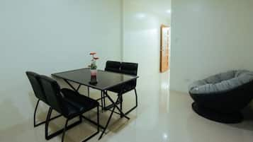 Apartment, 1 Bedroom | Desk, free WiFi, bed sheets