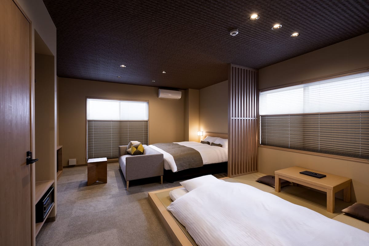 Queen Room with Tatami B | Down duvets, desk, free WiFi, bed sheets