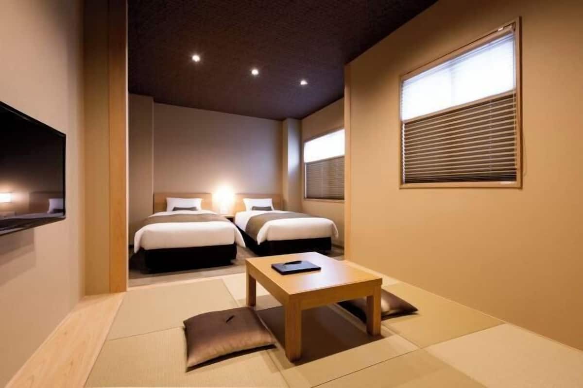 Down duvets, desk, free WiFi, bed sheets