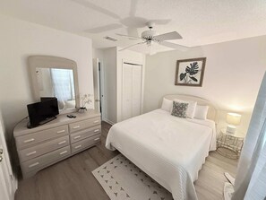 1 bedroom, iron/ironing board, WiFi, bed sheets - Summerspell 207 - Amazing Beach and Pool views (Miramar Beach)