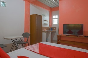 Standard Double Room | Free WiFi, bed sheets