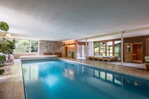 Alberca techada y alberca climatizada