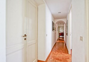 Interior - BigFamilyFlats - Spanish Steps appartment - max 11 people  (Roma)