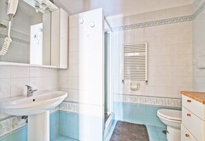 Bathroom - BigFamilyFlats - Spanish Steps appartment - max 11 people  (Roma)