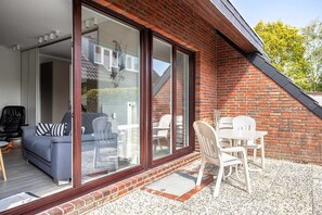 Unclassified image, 2 of 23, button