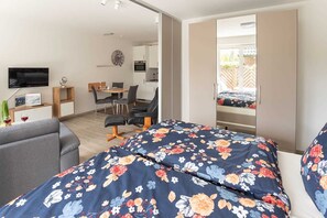 Unclassified image, 3 of 23, button