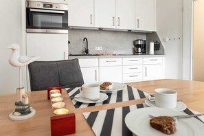 Unclassified image, 5 of 23, button