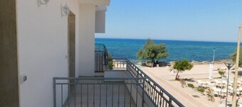 Central Two-room Apartment by the Seaside with Balcony, Sea View & Air Conditioning