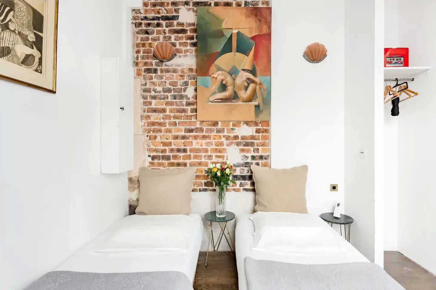 2 bedrooms, iron/ironing board, travel cot, WiFi