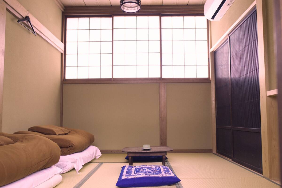 Classic Twin Room, Shared Bathroom | Wi-fi percuma, cadar katil 