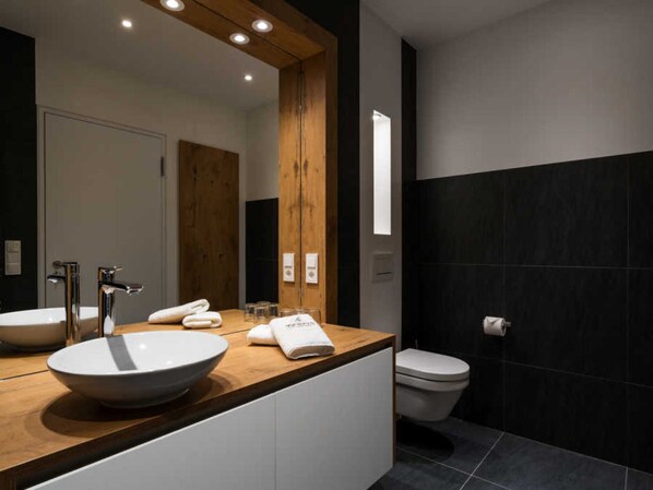 Unclassified image, 1 of 18, button