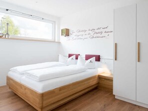 3 chambres, coffres-forts dans les chambres, bureau, Wi-Fi