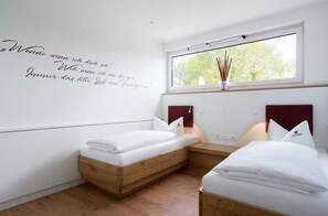 3 bedrooms, in-room safe, desk, WiFi
