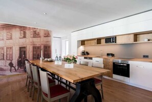 Kühlschrank, Mikrowelle, Ofen, Geschirrspüler