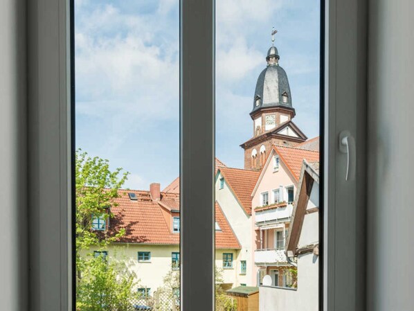 Unclassified image, 1 of 21, button