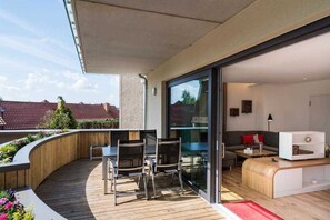 Unclassified image, 2 of 21, button