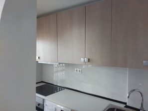 Fridge, microwave, oven, coffee/tea maker