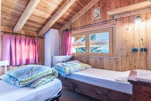 2 bedrooms - Holiday Home "Baita Pizabornè" with Mountain View & Garden (Porte di Rendena)