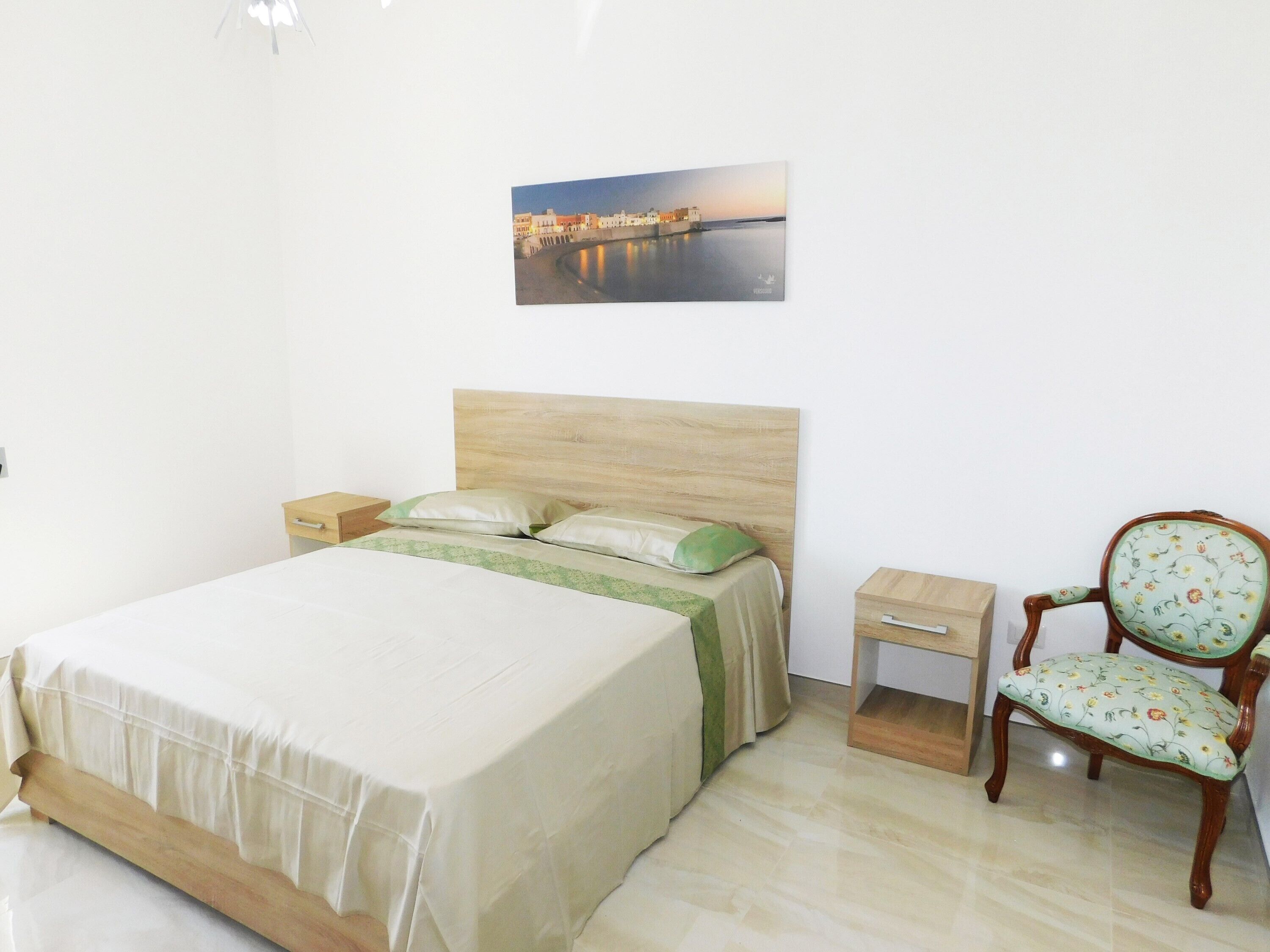 2 bedrooms, bed sheets