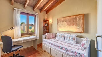 3 bedrooms, iron/ironing board, free WiFi, bed sheets