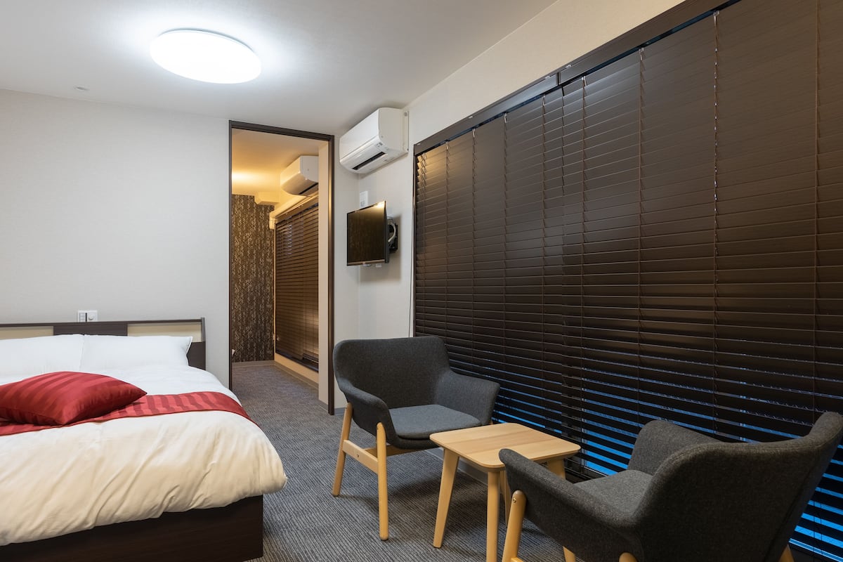 Room (502) | 1 bedroom, desk, laptop workspace, free WiFi