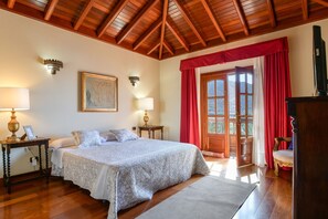 2 bedrooms, iron/ironing board, free WiFi, bed sheets - Beautiful Villa La Petit with Pool, Terrace, Garden and Wi-Fi (GUATIZA)