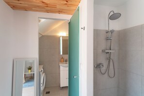 Familien-Vierbettzimmer | Badezimmer