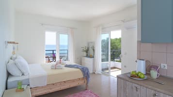 Doppelzimmer, 1 Schlafzimmer, Meerblick, am Strand | Verdunkelungsvorhänge, kostenlose Babybetten, kostenloses WLAN