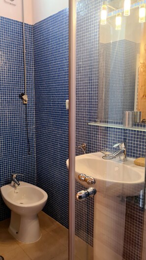 Bathtub, hair dryer, towels - Albufeira Beach Cliffs House (Albufeira)