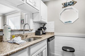 Fridge, microwave, oven, stovetop - 🌴Across From Beach-2 Pools-Remodeled-Balcony with Views-FinView🌴 (Panama City Beach)