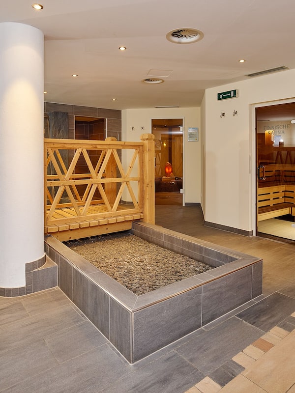 Couples treatment room(s), steam room, body treatments