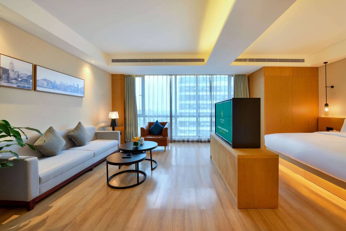 Down duvets, desk, free WiFi, bed sheets