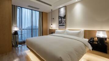 Premier Single Room | Down duvets, desk, free WiFi, bed sheets