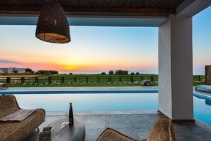 A heated pool - Feyre Boutique Mansion-Echoes of the Sea by etouri (Rethymno)