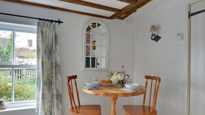 Dining - Pretty Holiday Home in Sedlescombe Kent With Garden (Battle)