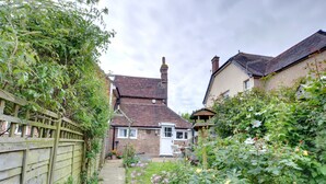 Exterior - Pretty Holiday Home in Sedlescombe Kent With Garden (Battle)