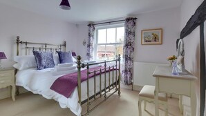 Cottage | 1 bedroom, individually furnished, bed sheets - Pretty Holiday Home in Sedlescombe Kent With Garden (Battle)