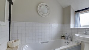 Cottage | Bathroom | Combined shower/tub, hair dryer, towels - Pretty Holiday Home in Sedlescombe Kent With Garden (Battle)