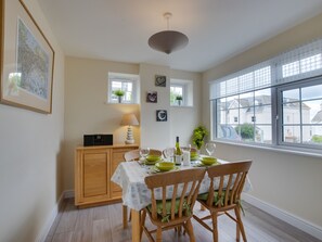 Dining - Modern Apartment in Carbis Bay Near Beach (St Ives)