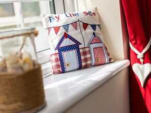 2 bedrooms, individually furnished, bed sheets - Modern Apartment in Carbis Bay Near Beach (St Ives)