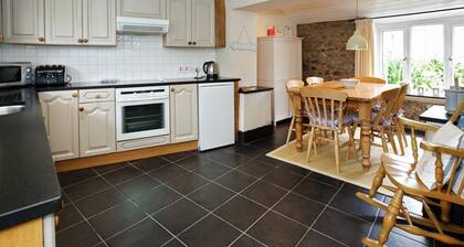 Snug Cottage With Lovely, Private Garden, Just Outside Abersoch