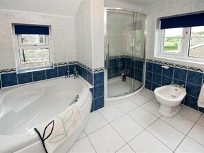 Bathtub - Snug Cottage With Lovely, Private Garden, Just Outside Abersoch (Pwllheli)